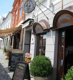 Ibrahim Kávézó, Étterem & Fagylaltozó