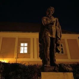 id. Lendvay Márton szobra Budapest - Külső kép