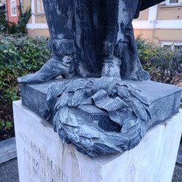 id. Lendvay Márton szobra, Budapest - Külső kép