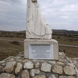 II. világháborús emlékmű, Csákberény - Külső kép