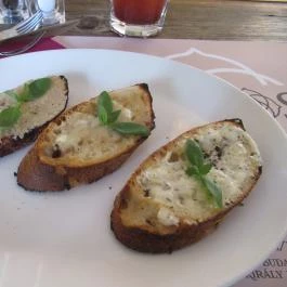 Il Giardino, Budapest - Étel/ital