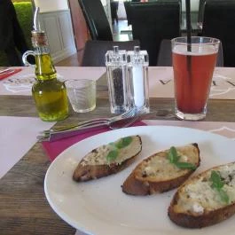 Il Giardino, Budapest - Étel/ital