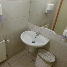 Macok Bisztró és Borbár Eger - Mosdó