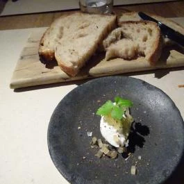 Innio Wine Bar Budapest - Étel/ital