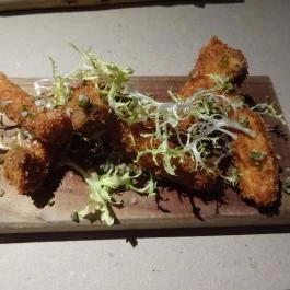 Innio Wine Bar Budapest - Étel/ital