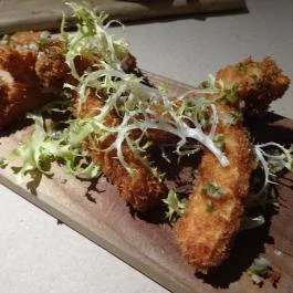 Innio Wine Bar Budapest - Étel/ital