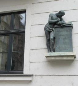 Irinyi János-emlékmű