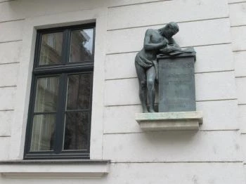 Irinyi János-emlékmű Budapest