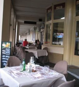 Italia Pizzeria & Étterem