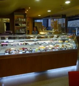 Jakó Cukrászda és Étterem