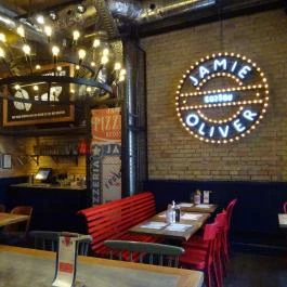 Jamie's Pizzeria - Gozsdu Udvar Budapest - Belső