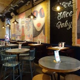 Jamie's Pizzeria - Gozsdu Udvar Budapest - Belső