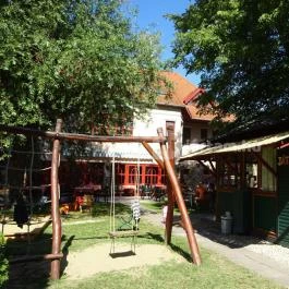 Zsanett Hotel Balatonkeresztúr - Medence/kert