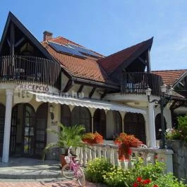 Zsanett Hotel Balatonkeresztúr - Külső kép