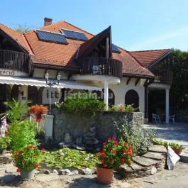 Zsanett Hotel Balatonkeresztúr - Külső kép