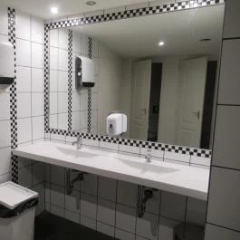 Jaromír a Templomhoz Budapest - Mosdó