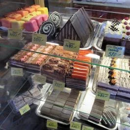 Jávor Cukrászda & Fagyizó Dabas - Étel/ital