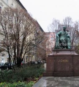 Jókai Mór szobor - Jókai tér