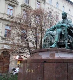 Jókai Mór szobor - Jókai tér