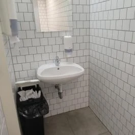 Jónás Craft Beer & Food Budapest - Mosdó