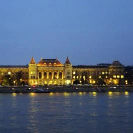 Jónás Kézműves Sörház - Bálna Budapest - Külső kép