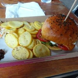 Jónás Kézműves Sörház - Bálna Budapest - Étel/ital