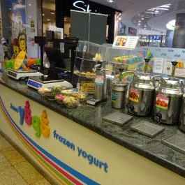 Jono Yogo Önkiszolgáló Frozen Yogurt Bár - Árkád Budapest - Belső