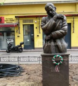 József Attila mellszobor