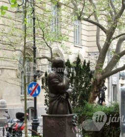 József Attila mellszobor