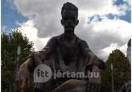 József Attila szobra Budapest