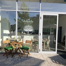 Juharfa Specialty Coffee Székesfehérvár - Külső kép