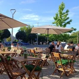 Juharfa Specialty Coffee Székesfehérvár - Külső kép