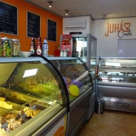 Juhász Cuki, Budapest - Belső