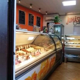 Juhász Cuki, Budapest - Belső