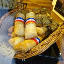 Julien Boulangerie et Patisserie Budapest - Étel/ital