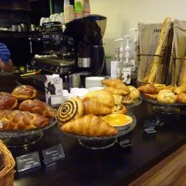 Julien Boulangerie et Patisserie Budapest - Étel/ital