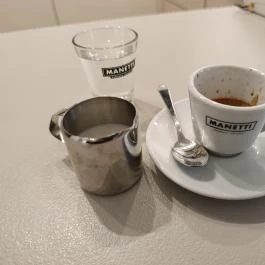 K Galéria Kávézó Budapest - Étel/ital