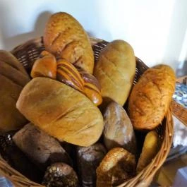 Kalácsos Pékség Hollókő - Étel/ital