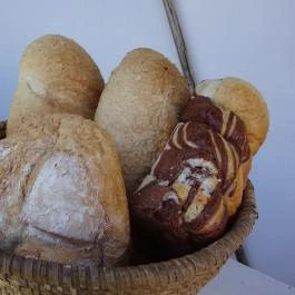 Kalácsos Pékség Hollókő - Étel/ital