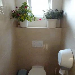 Kálmán Cukrászda Zsámbék - Mosdó