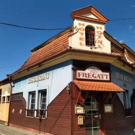 Kalóz Fregatt Étterem Tata - Külső kép