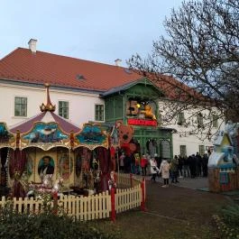Karácsonyház, Gödöllő - Egyéb