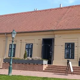 Kastély Kávézó, Gyula - Külső kép