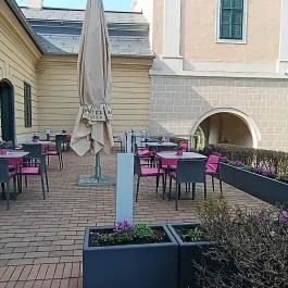 Kastély Kávézó, Gyula - Külső kép