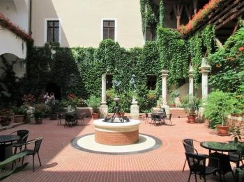 Kávézó a Várkastélyban Ozora