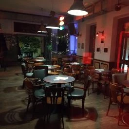 Kazi Bár Budapest - Belső