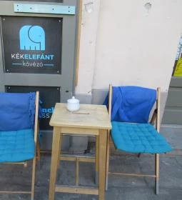 Kék Elefánt Kávézó