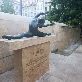 Keleti Ágnes szobra, Budapest - Külső kép