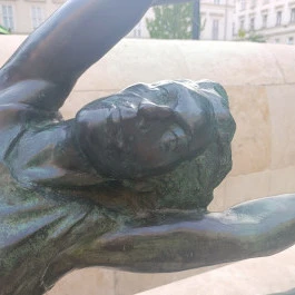 Keleti Ágnes szobra, Budapest - Külső kép