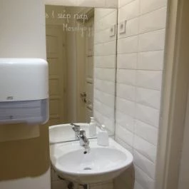 Kencés a Szendvicskrémbár Budapest - Mosdó